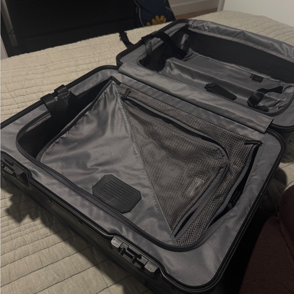 Black Hard Shell Suitcase - Picture 8 of 12